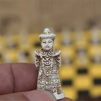 Fou Qing du jeu d'échecs en résine antique