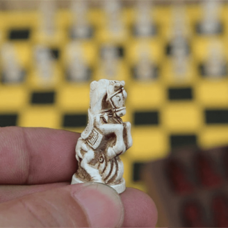 Cheval dynastie Qing du jeu d'échecs en résine antique