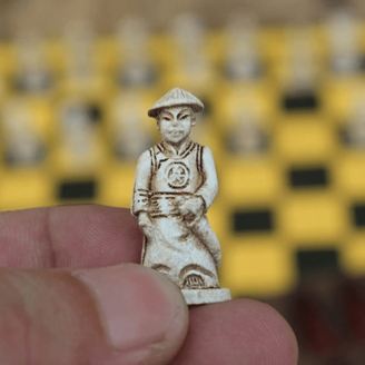 Pions Qing du jeu d'échecs en résine antique