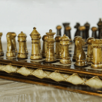 Jeu d'échecs de collection en bois et résine
